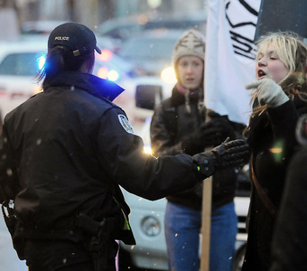 Solidarität mit Kelly Pflug-Back, verhaftet beim G20 in Toronto, Kanada