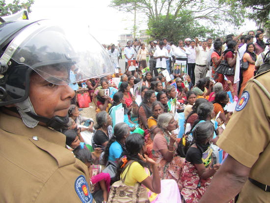 Friedliche Proteste der Tamilen in Sri Lanka brutal niedergeschlagen !