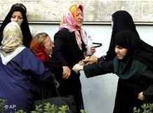 Gefangene und Tote sind nicht vergessen  IRAN Frauen erinnern an die Opfer der Grünen Revolution.