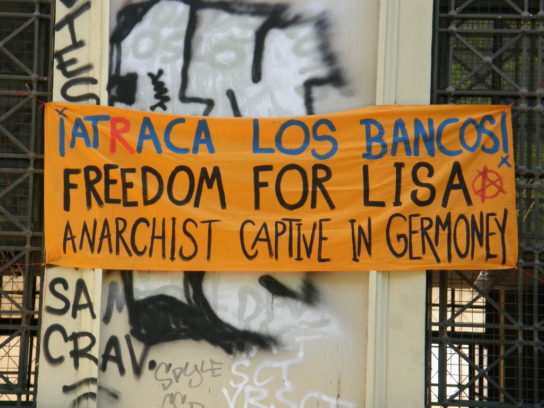 Exarchia: Transparente aus Solidarität mit dem CSO (besetzten Sozialen Zentrum) Kike Mur, G20 Randalierern und Lisa