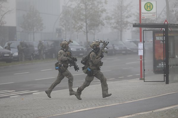 Polizei übt Aufstandsbekämpfung in Hamburg