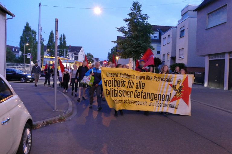 Bericht: Spontandemo um den Knast in Stammheim – Gegen Knasturteile und Klassenjustiz