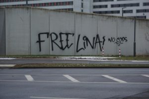 Soligrüße an Lina bei der Silvester-Demo zum Frauenknast in Lichtenberg