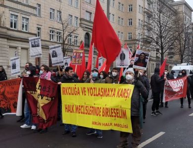 Mitglieder der Volksfront nahmen am traditionellen Liebknecht-Luxemburg-Marsch in Berlin teil
