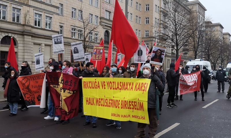 Mitglieder der Volksfront nahmen am traditionellen Liebknecht-Luxemburg-Marsch in Berlin teil