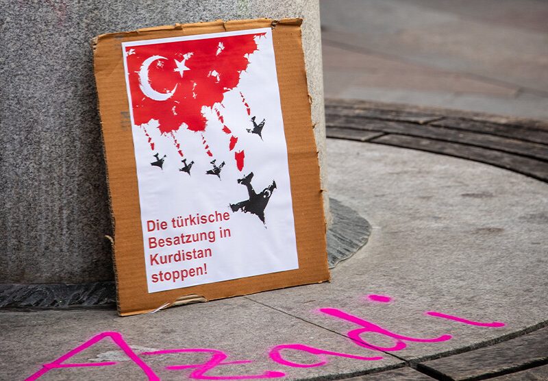 Demonstrieren wir gegen den Angriffskrieg der Türkei! Heute,18. April 2022