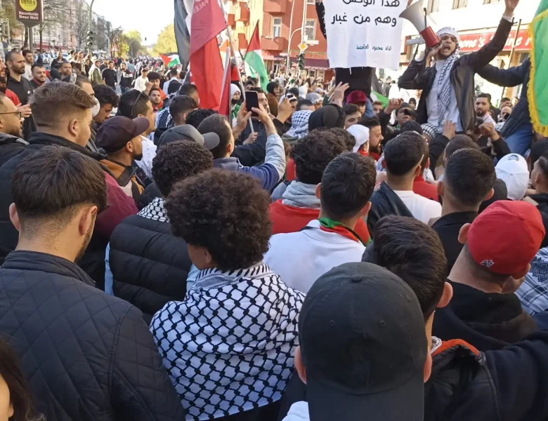 Massendemonstration in Berlin fordert Freiheit für palästinensische Gefangene und Befreiung Palästinas 23  April 2022