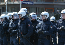 Berliner Polizei bereitet sich auf Aufstandsbekämpfung vor