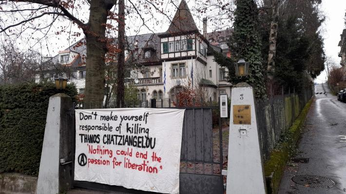 T.Chatziangelou ist in Lebensgefahr – Banner in Bern