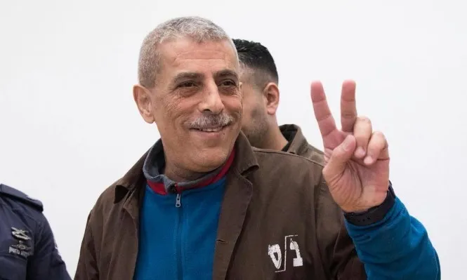Walid Daqqa, einer der führenden palästinensischen Gefangenen, wurde nach langen Verzögerungen seiner medizinischen Versorgung mit Leukämie diagnostiziert