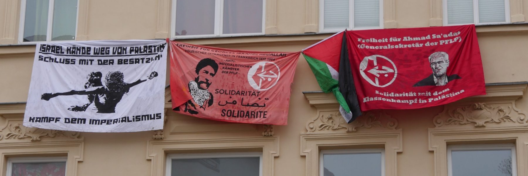 Banner an einem Haus in Magdeburg