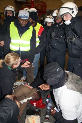 Brutale Polizeigewalt bei Demo gegen rassistische Polizeigewalt