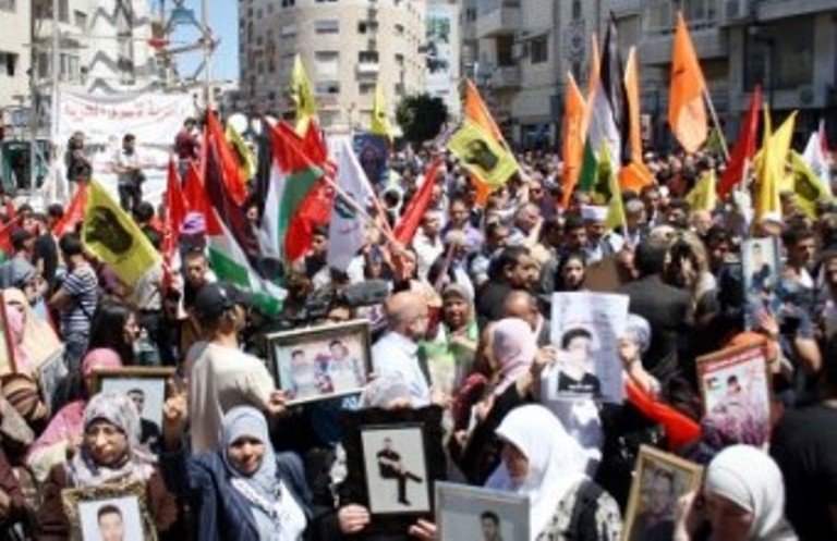 Tausende protestieren im Rahmen des „Palestine Prisoners Day“