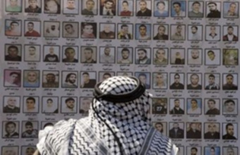 1200 Palästinensische Häftlinge treten unbefristet in Hungerstreik