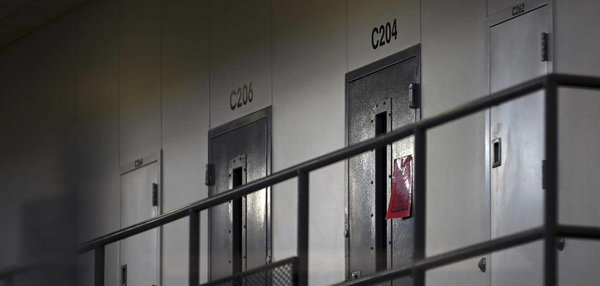 Falsche Versprechen US-Gefängnissystem: Covid-19-Gefährdete noch immer in Haft