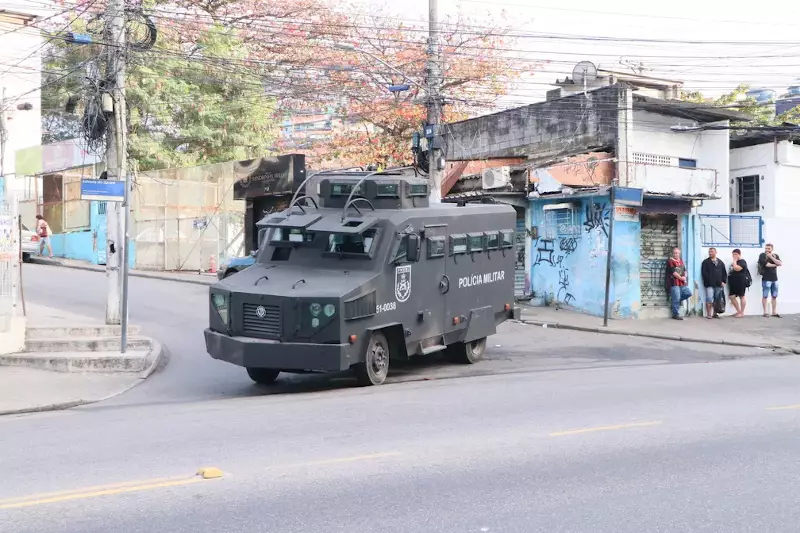 Brasilien: „DRINGEND: Polizeibeamte terrorisieren die Bewohner des Complexo do Alemão mit Morden, Hausdurchsuchungen und Rechtsverletzungen“